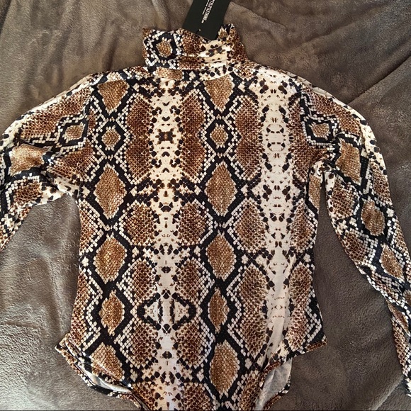 PRETTY LITTLE THING Snake Print Bodysuit - Picture 3 of 4